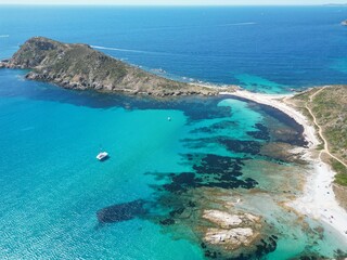 Vue aérienne de la côte méditerranéenne dans le sud de la France