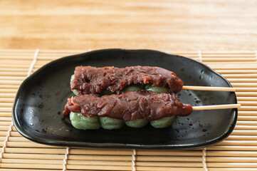 粒あんよもぎ団子