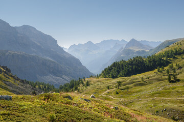 Naklejka na ściany i meble Randonnée au sommet du Mont Thabor dans les Alpes françaises en été 