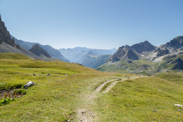 Fototapeta na wymiar Randonnée au sommet du Mont Thabor dans les Alpes françaises en été 
