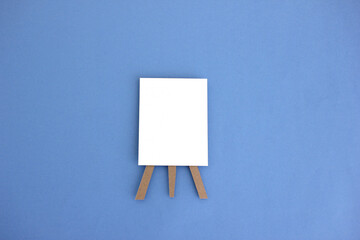 Leere Tafel | Papier-Illustration eines Whiteboards mit leerem Blatt Papier für Text