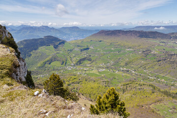 Fototapeta na wymiar Randonnée dans le massif des Bauges, Savoie, France en été
