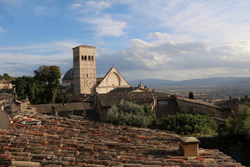 View to La Cattedrale di San Rufino in Assisi, Umbria Italy - obrazy, fototapety, plakaty