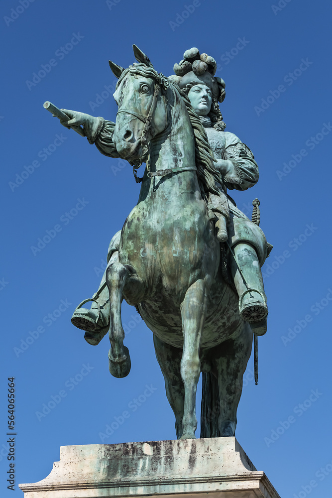 Sticker Equestrian statue of Louis XIV (1836) in front of Palace of Versailles. Palace Versailles was a royal chateau. Versailles, Paris, France. 