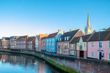 Fototapeta premium Riverside view in the old town of Norwick, UK