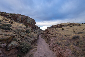 Dry arroyo with rocky cliffs in central New Mexico - obrazy, fototapety, plakaty