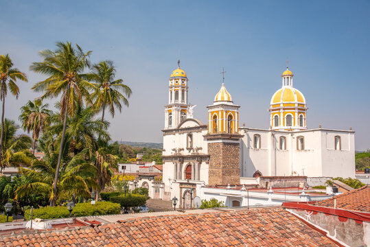 Centro Hist&oacute;rico de Comala, Colima, M&eacute;xico - iglesia 