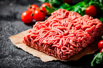 Raw minced meat with parsley and tomatoes. 