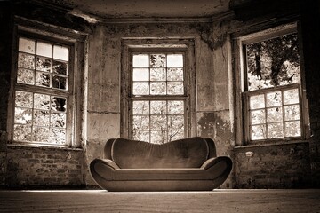Couch - Sofa - Verlassener Ort - Urbex / Urbexing - Lost Place - Artwork - Creepy - High quality...