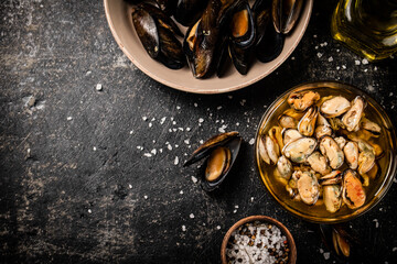 Pickled mussels in a glass bowl with spices. 