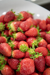 그릇에 가득 담긴 딸기