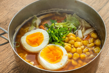ラーメン　Chinese noodle dishes (ramen) outdoors