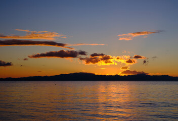風景素材　穏やかな冬の琵琶湖の夜明け