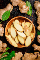 Fototapeta premium Pieces of fresh ginger on a plate. 