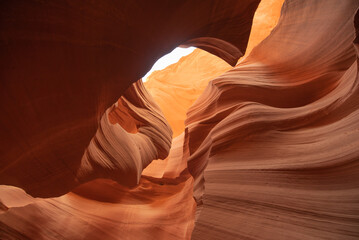 砂岩に囲まれた渓谷