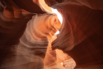 砂岩に囲まれた渓谷