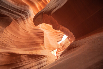 砂岩に囲まれた渓谷