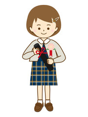 卒業証書を持ち、微笑んで記念撮影をする女の子①