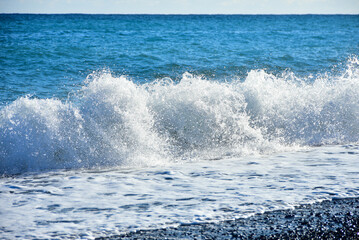 三保松原海岸の波しぶき