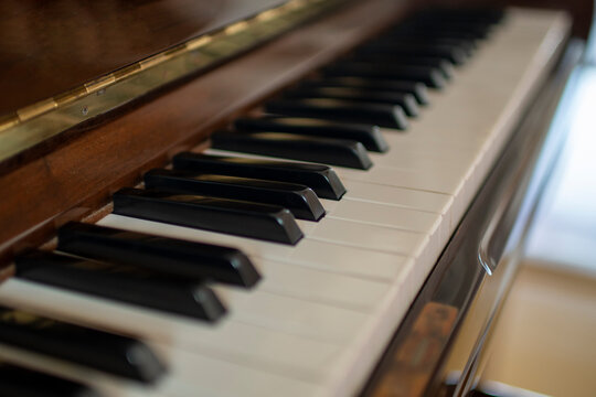 오래된 피아노 건반, 백그라운드 편집용 아웃포커스 이미지
