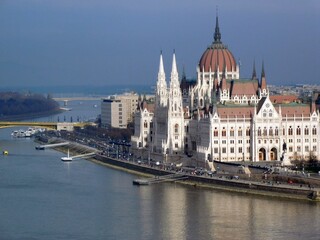 Fototapeta na wymiar budapest hungarian parliament 