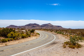 American road in the Californian desert