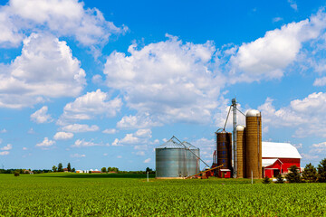 Fototapeta na wymiar American Farmland With Blue Sky
