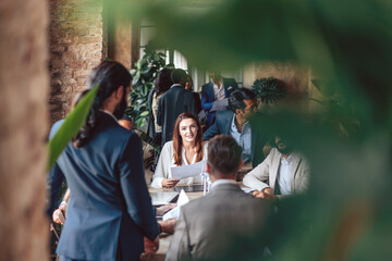 Obraz premium busy enterprise life - board of management board brainstorming