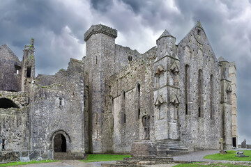 Fototapeta na wymiar Rock of Cashel, Ireland. Cathedral was built between 1235 and 1270