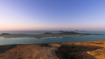 Puesta de Sol sobre la Isla de la Graciosa, Lanzarote