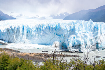 Deshielo en el Parque Nacional Los Glaciares Perito Moreno en Argentina.	