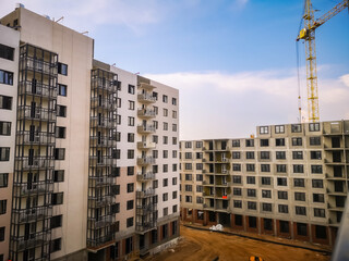 tower crane builds prefabricated concrete apartment buildings