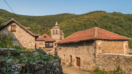 Fototapeta na wymiar Nice panoramic view of Uztárroz in the Roncal Valley, Navarra, Spain