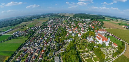 Ausblick auf Oberelchingen im bayerisch-schwäbischen Donautal nahe Ulm