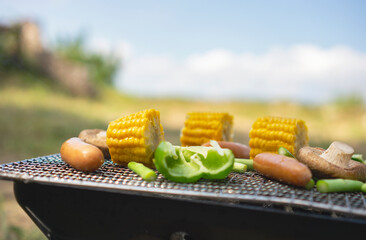 Grill vegetables and meat outdoors. BBQ, camping, outdoor, leisure, etc. 屋外で野菜や肉を焼く。バーベキュー、キャンプ、アウトドア、レジャーなど