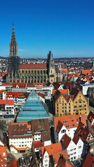 Luftbild von Ulm an der Donau mit Blick auf das Ulmer Münster. Ulm,Tübingen,Baden-Württemberg,...
