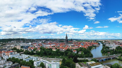 Luftbild von Ulm an der Donau mit Blick auf das Ulmer Münster. Ulm,Tübingen,Baden-Württemberg,...