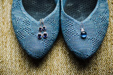 blue shoes and blue jewelry