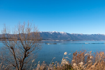 冬の琵琶湖と蓬莱山　