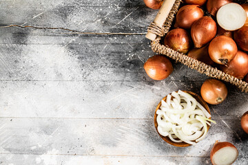 Chopped onions in a plate and whole in a box.