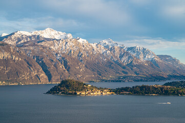 Obraz premium The panorama of Lake Como, from the church of San Martino in Griante, showing Bellagio and the surrounding mountains.