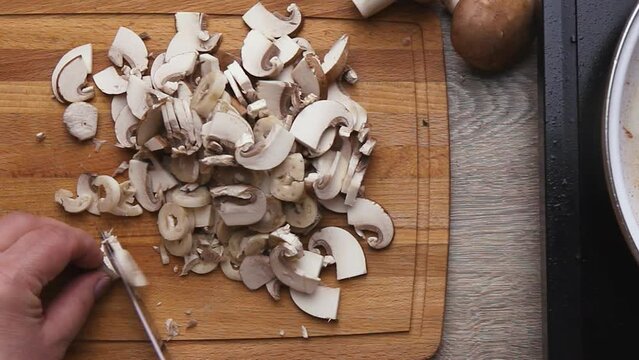 I cut the mushrooms into slices and fry in oil