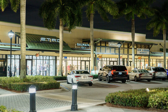 Outlet stores at Sawgrass Mills Mall 4k, Stock Video