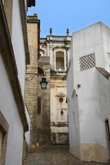 Fototapeta na wymiar View and architecture of the beautiful town of Evora in Portugal