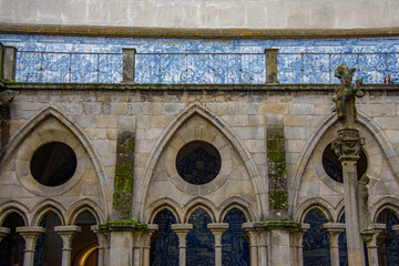 Architectural details of the pretty gothic cathedral in Porto, Portugal