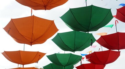 Fototapeta na wymiar A multi color umbrellas hang on for organize an exhibition.