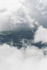 Widok z Tatr Słowackich na góry i chmury ze szczytu Krywań.  - obrazy, fototapety, plakaty