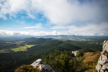 Fototapeta na wymiar Vue panoramique des volcans d'Auvergne
