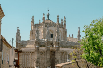 Toledo, España. April 29, 2022: Facade and architecture of the Monastery of San Juan de los Reyes.  - obrazy, fototapety, plakaty