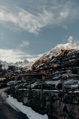 Nieve en las montañas de Tuiza, Asturias. Paisaje hermoso. Aventura